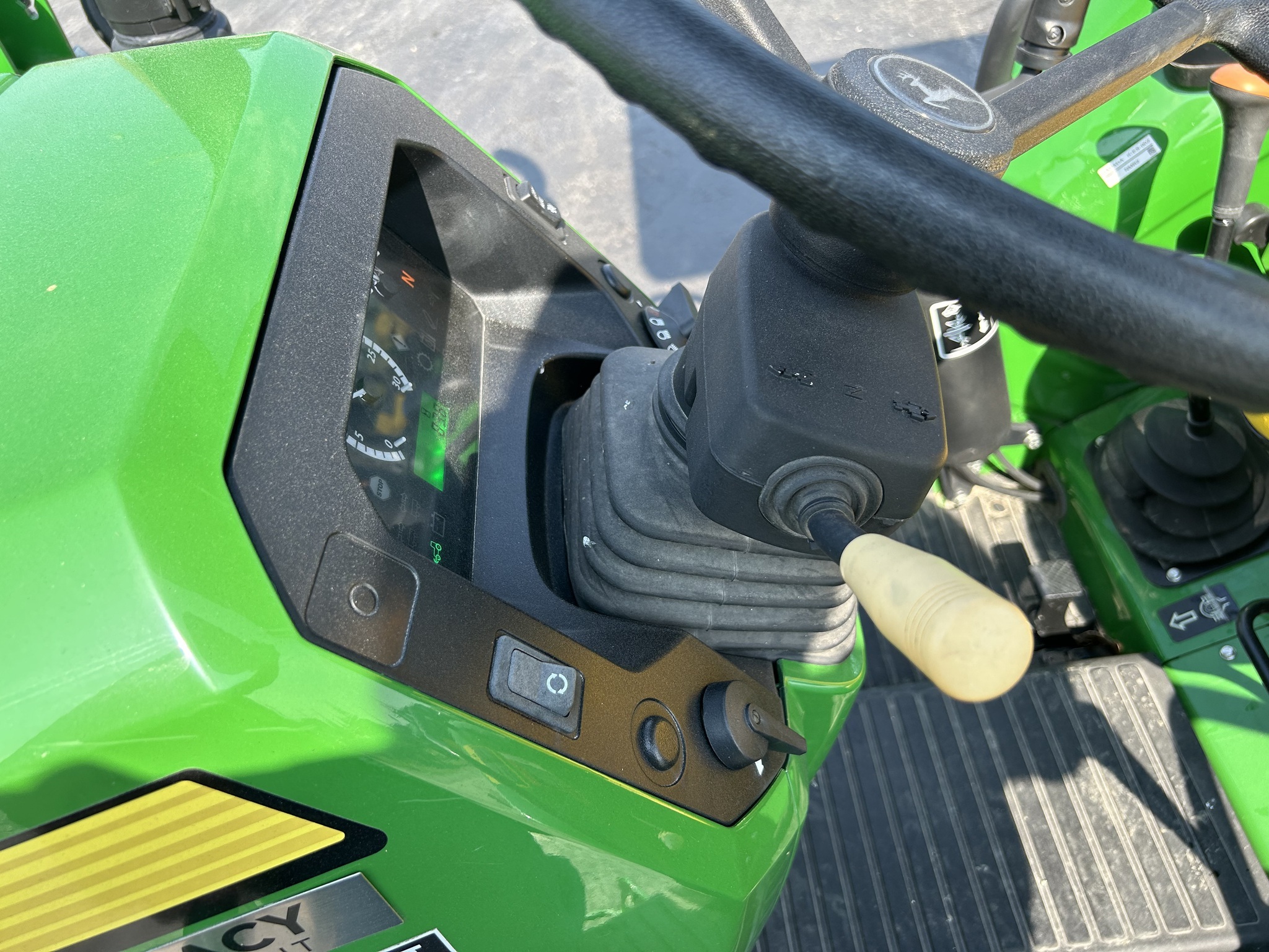 2022 John Deere 5075E Tractor