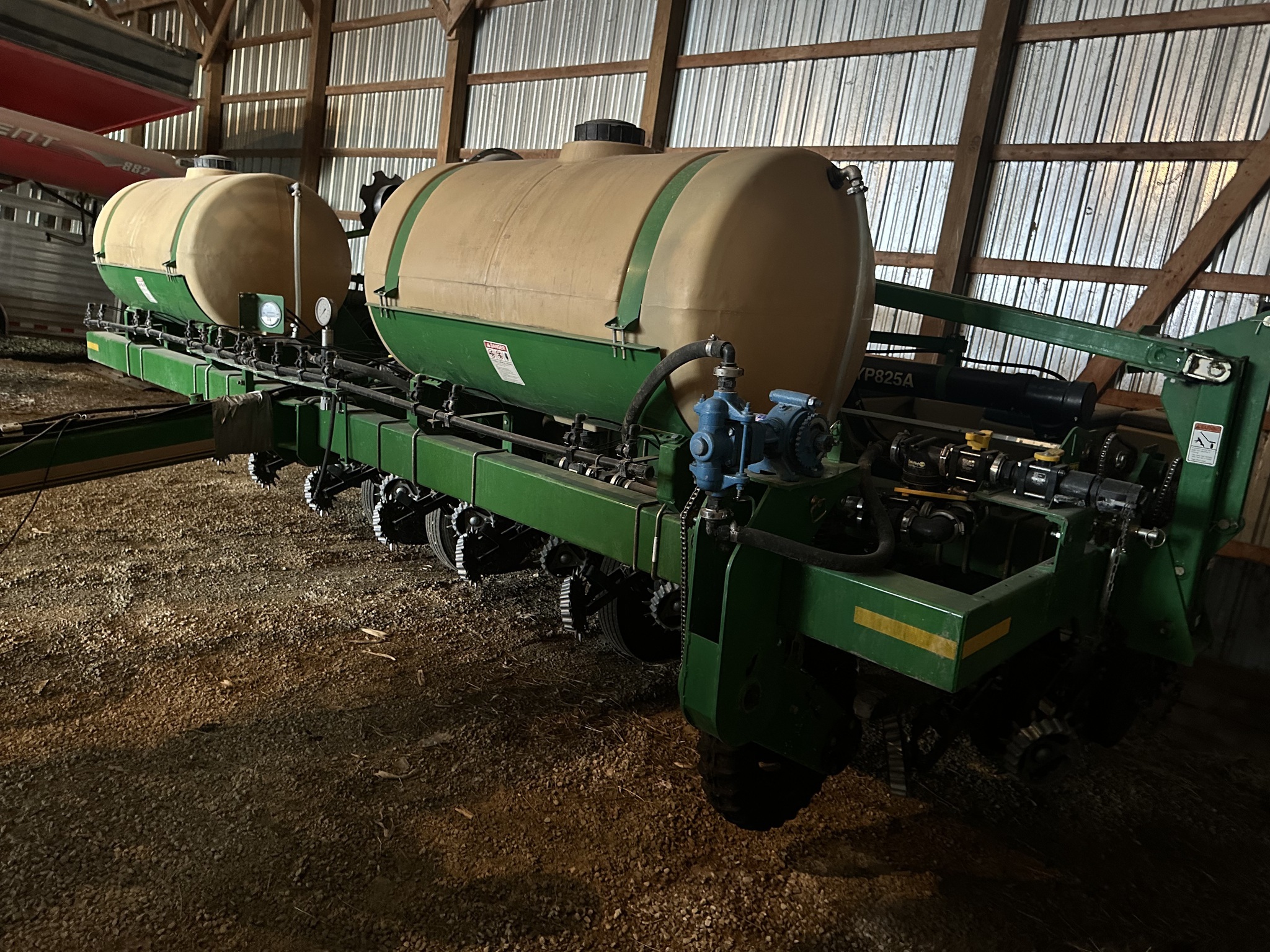 2010 Great Plains YP825A Planter