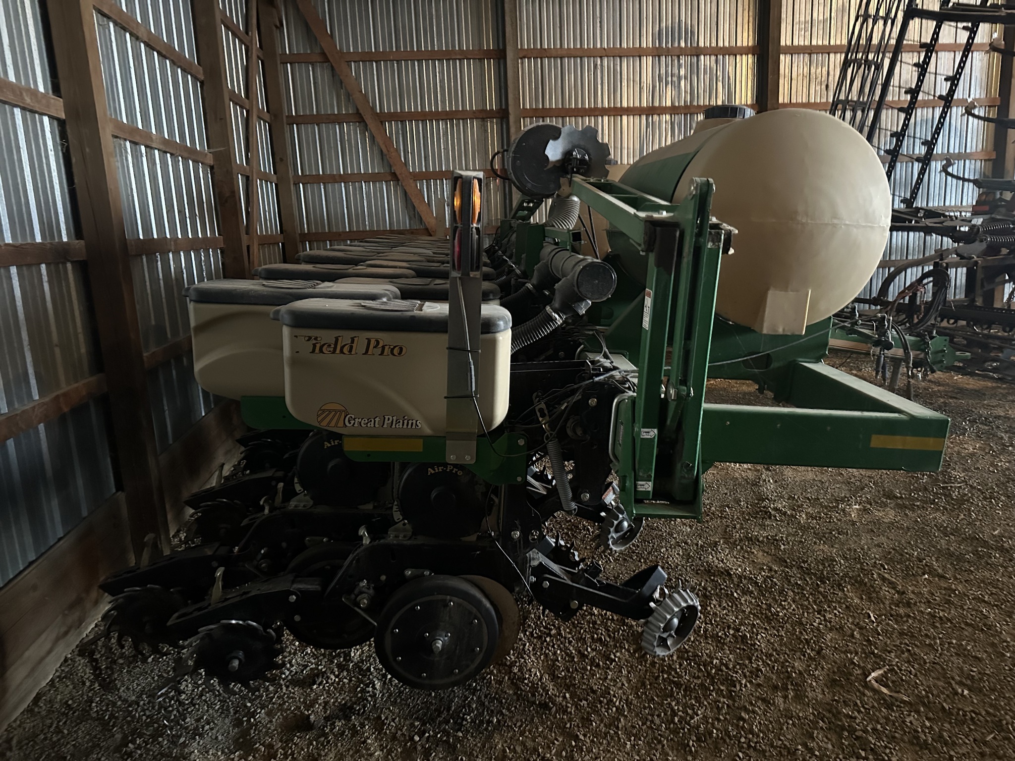 2010 Great Plains YP825A Planter