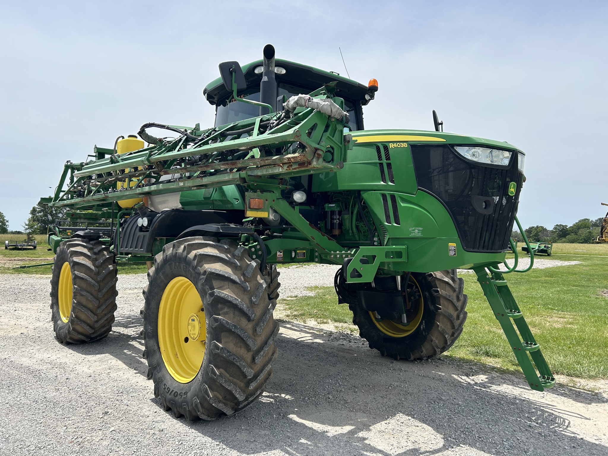 2015 John Deere R4038 Self-Propelled Sprayer