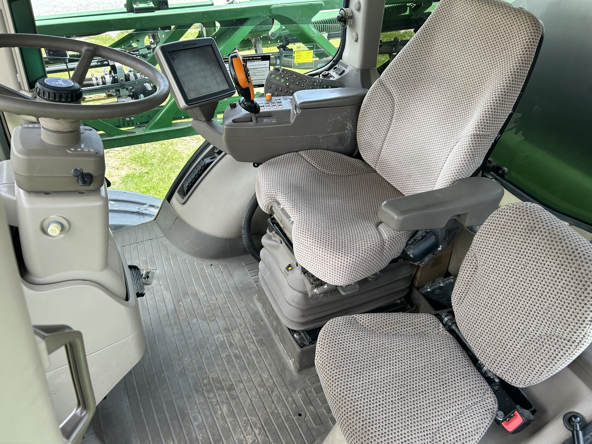 2015 John Deere R4038 Self-Propelled Sprayer