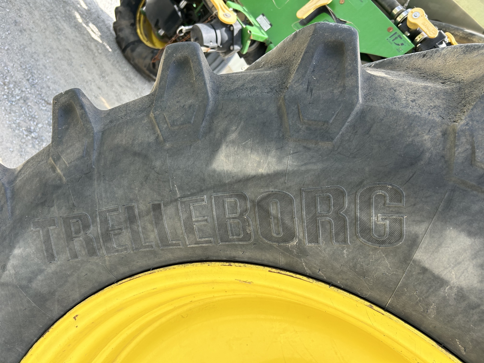 2015 John Deere R4038 Self-Propelled Sprayer