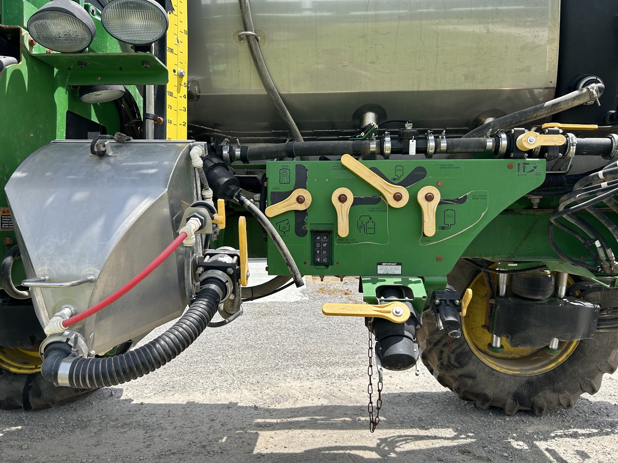 2015 John Deere R4038 Self-Propelled Sprayer