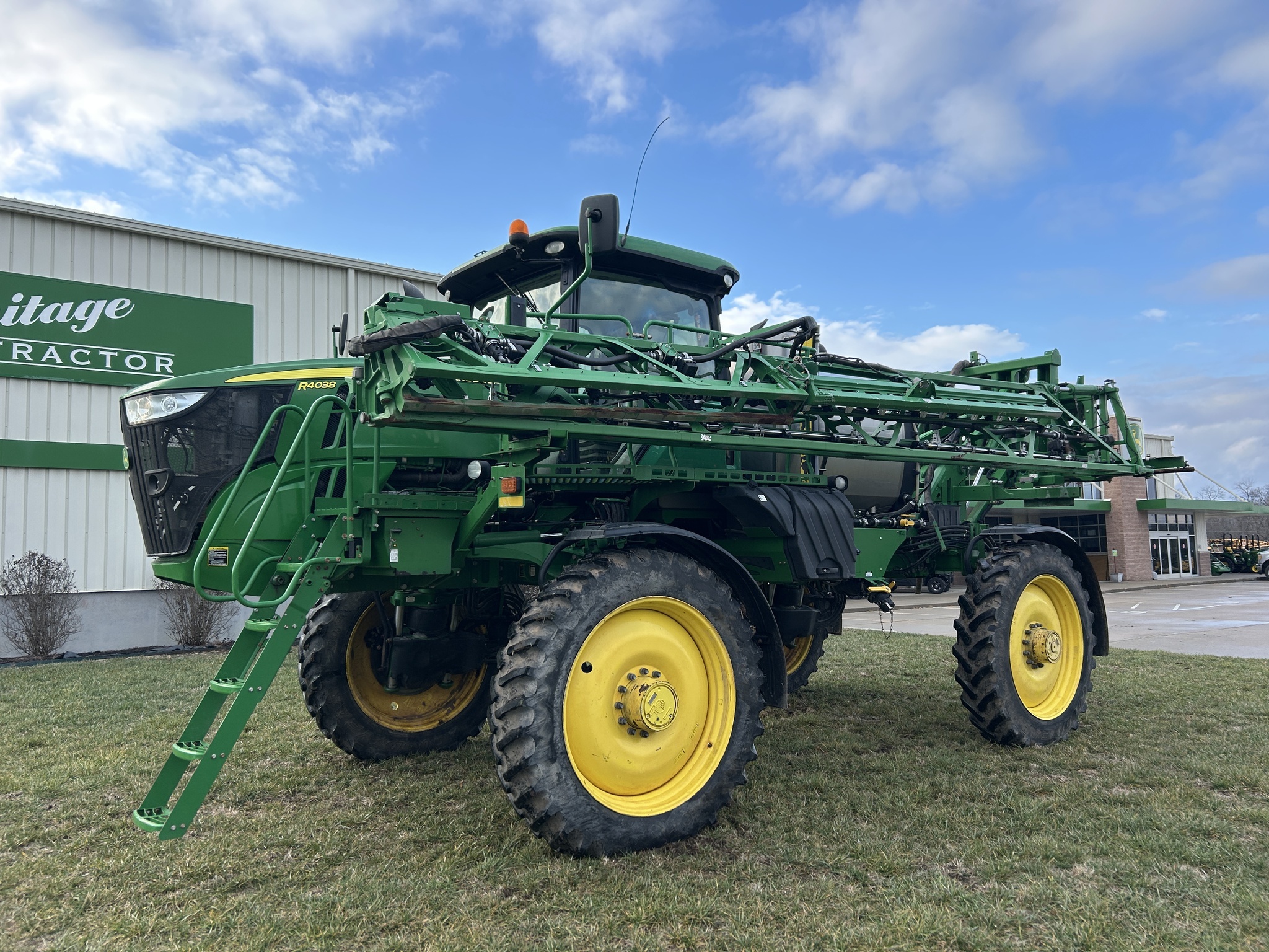 2015 John Deere R4038 Self-Propelled Sprayer