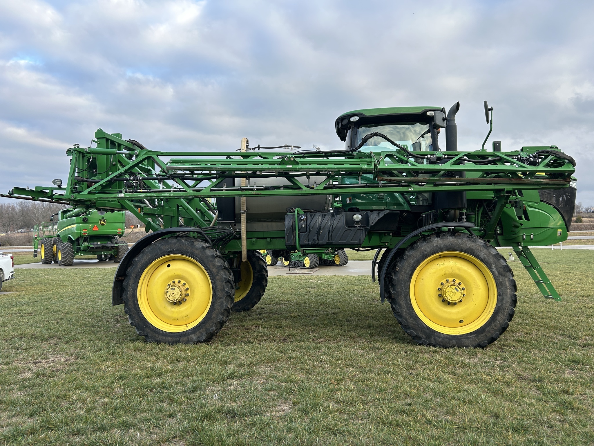 2015 John Deere R4038 Self-Propelled Sprayer