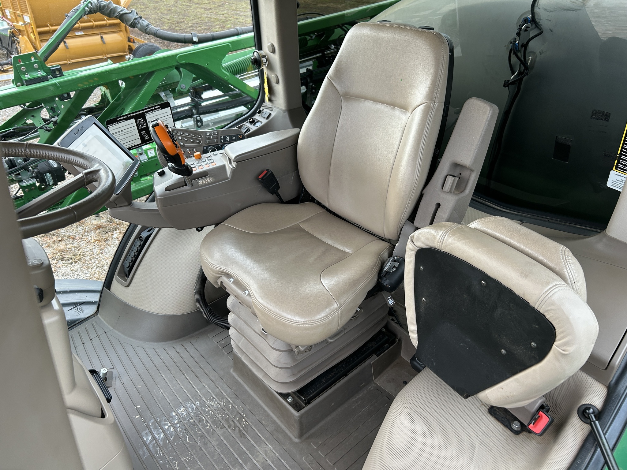 2015 John Deere R4038 Self-Propelled Sprayer
