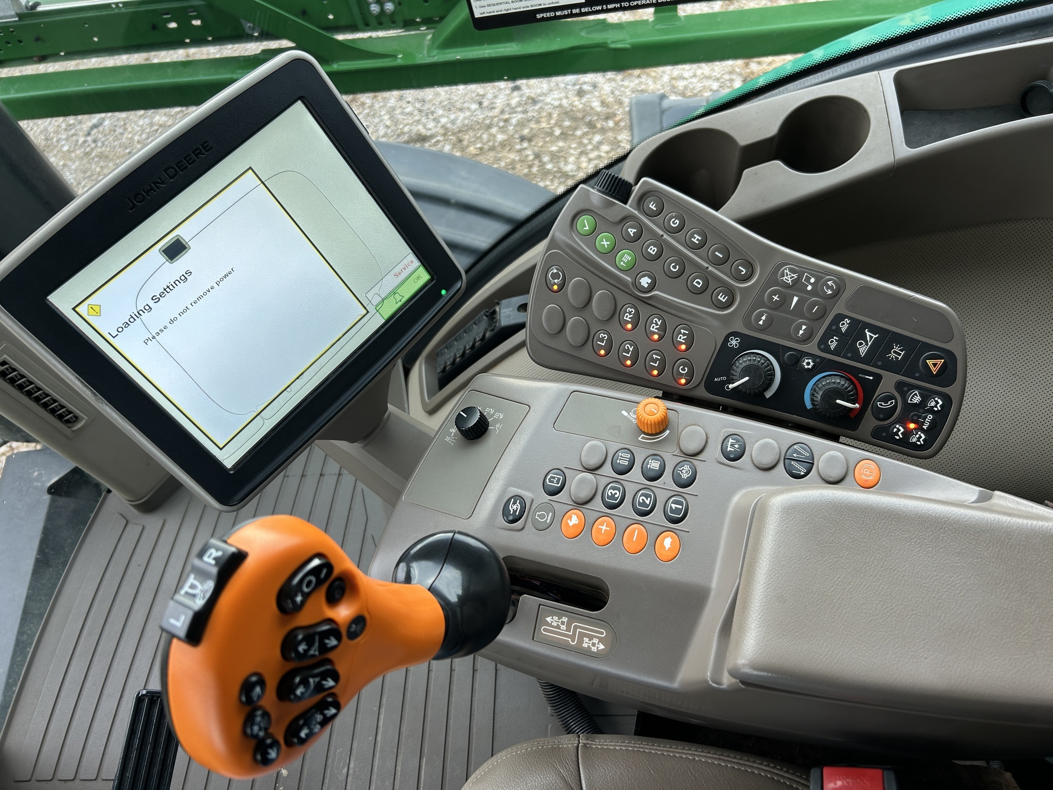 2015 John Deere R4038 Self-Propelled Sprayer