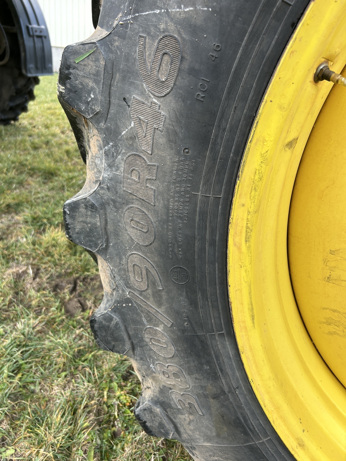 2015 John Deere R4038 Self-Propelled Sprayer