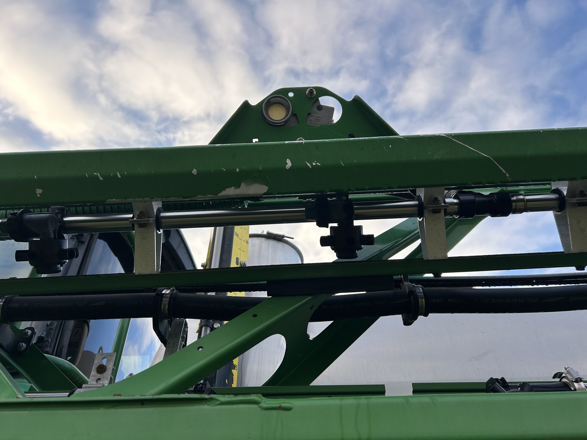 2015 John Deere R4038 Self-Propelled Sprayer