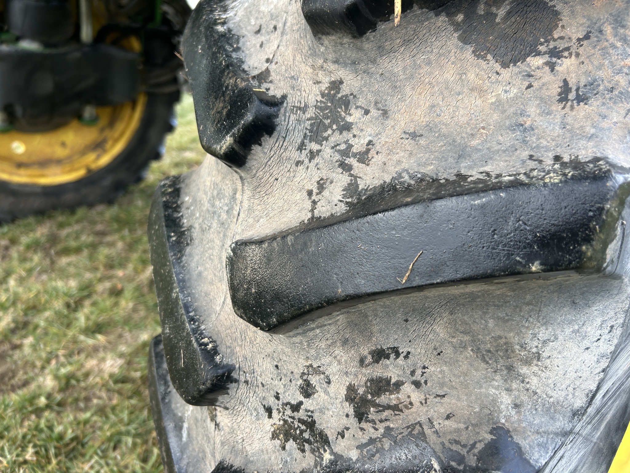 2015 John Deere R4038 Self-Propelled Sprayer