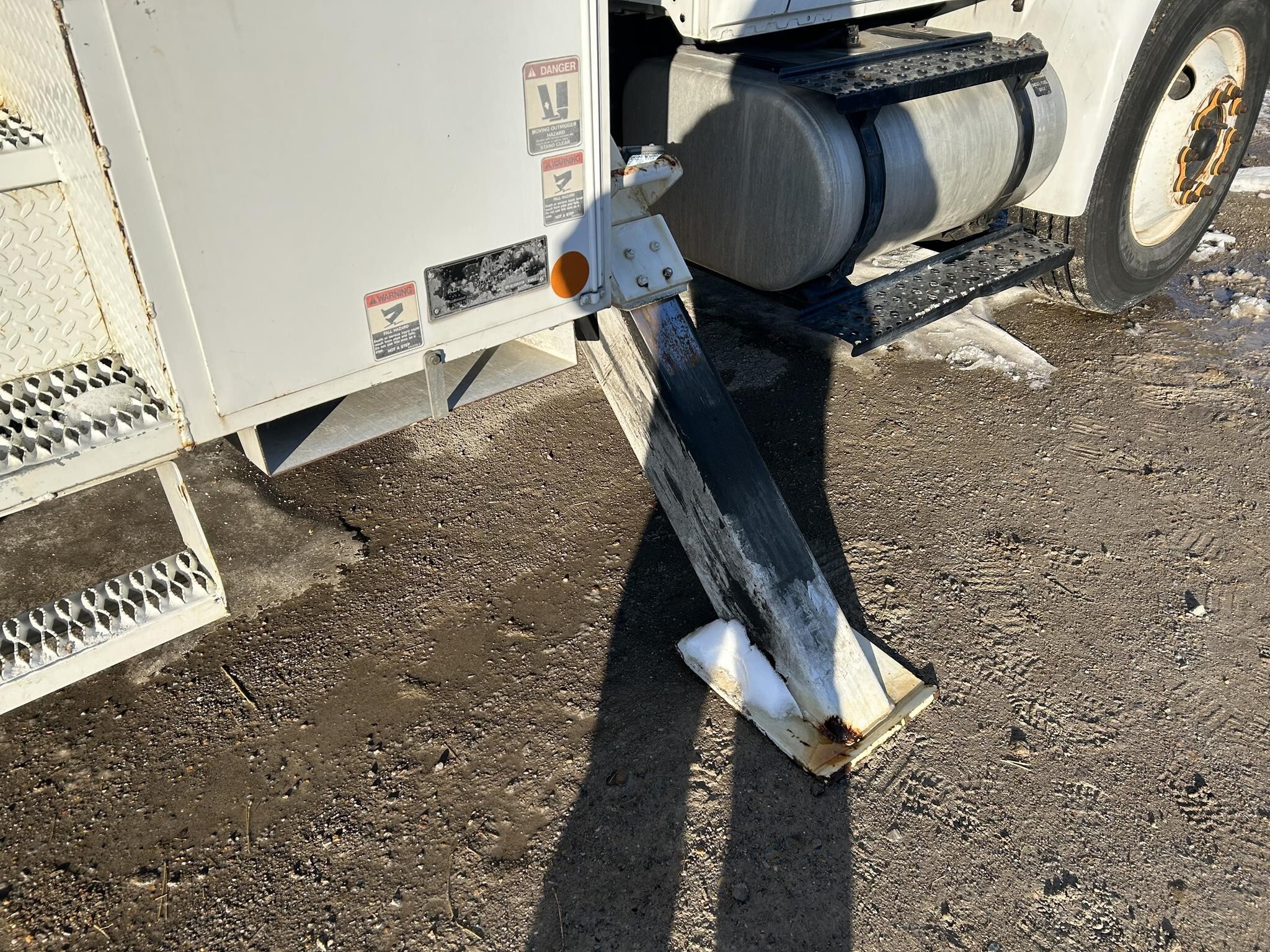 2013 Altec DM47TR Crane