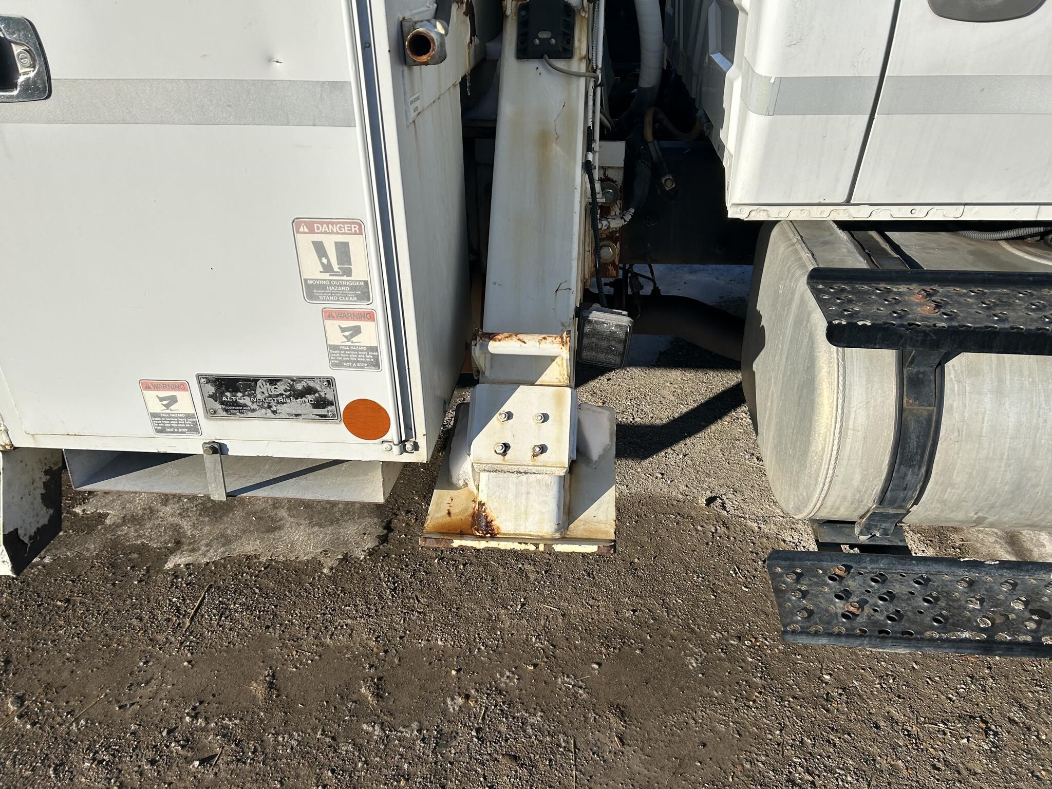 2013 Altec DM47TR Crane
