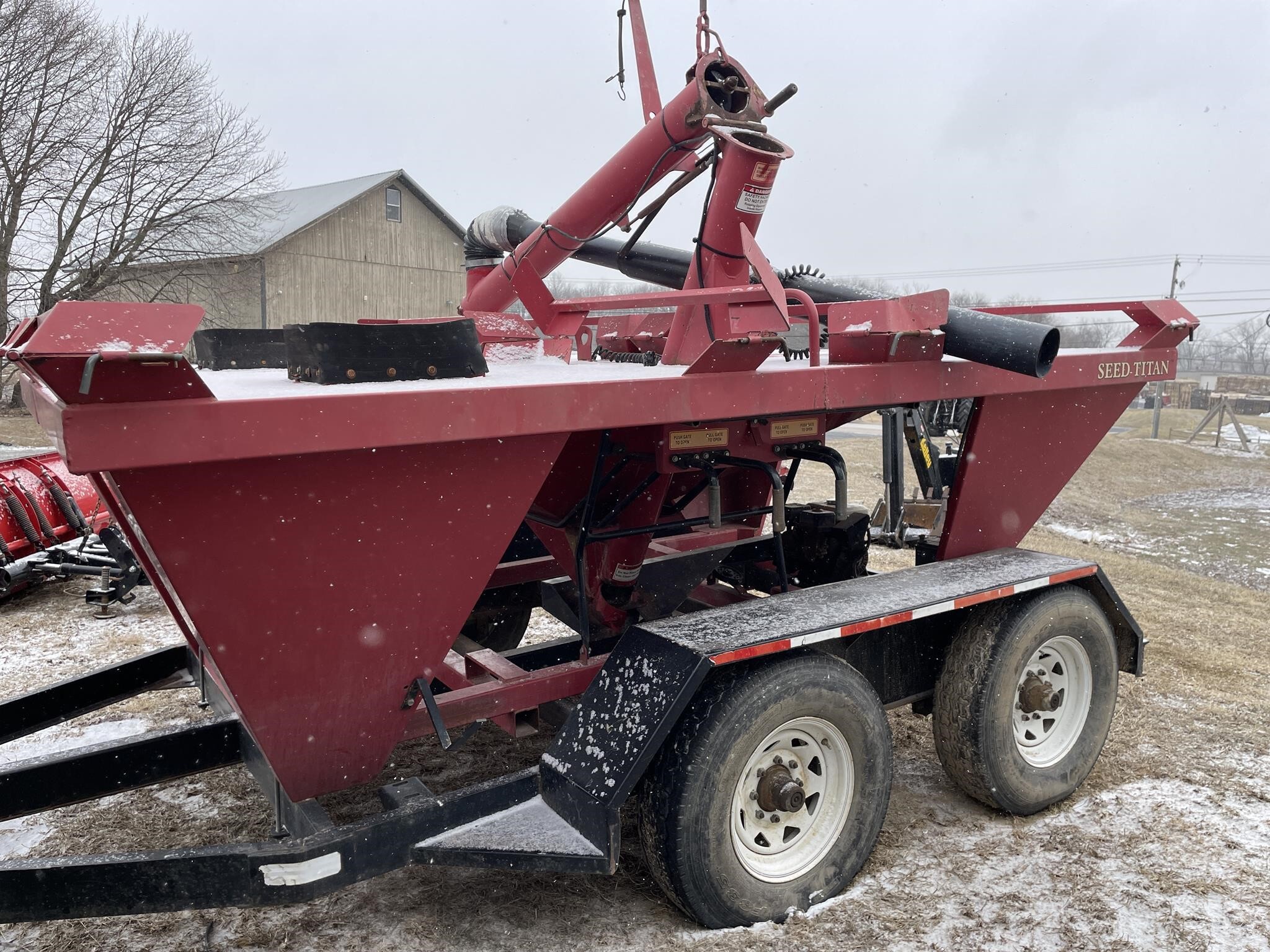  Friesen Titan 4 Seed Tender