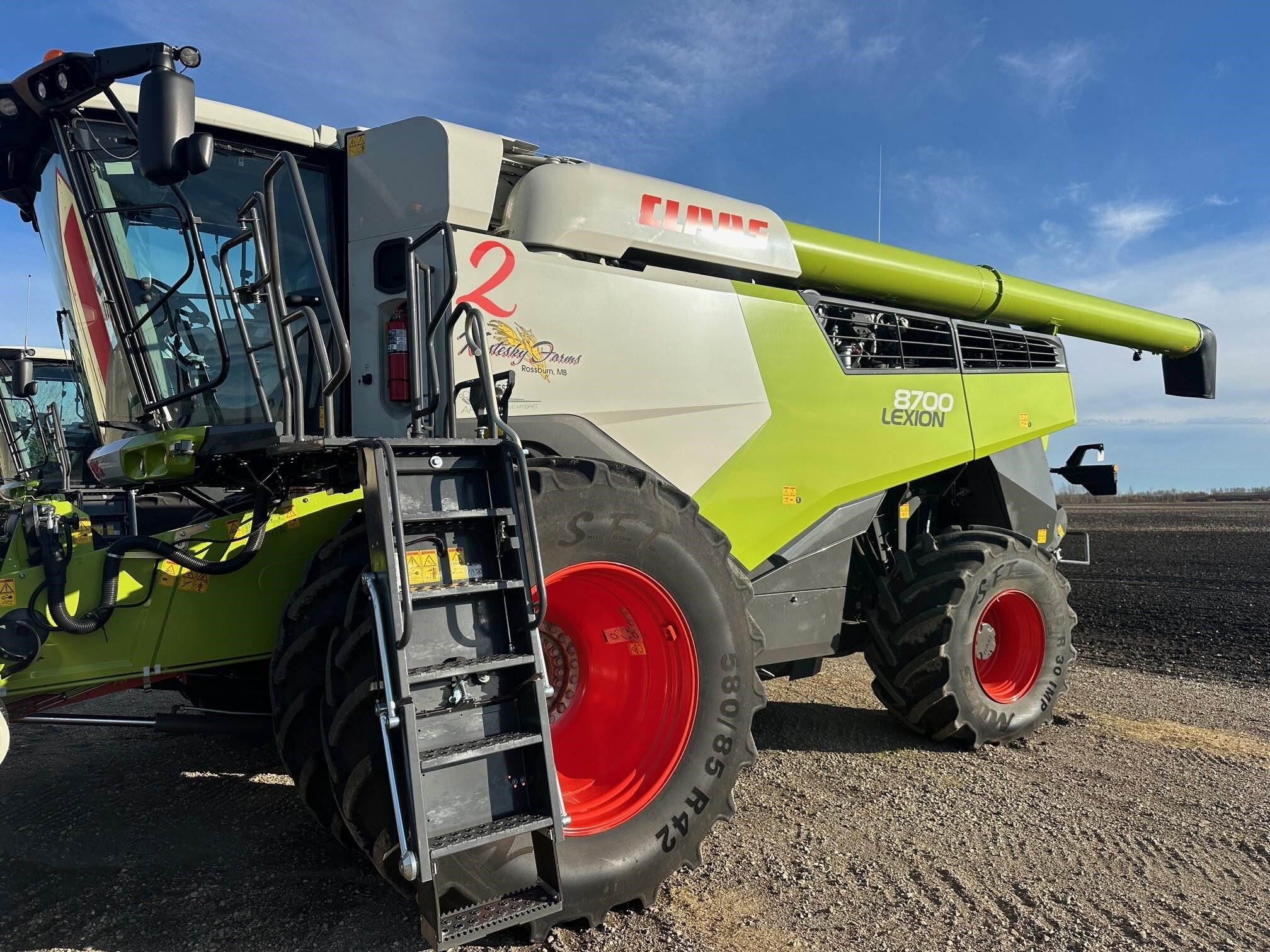 2022 Claas LEXION 8700 Combine