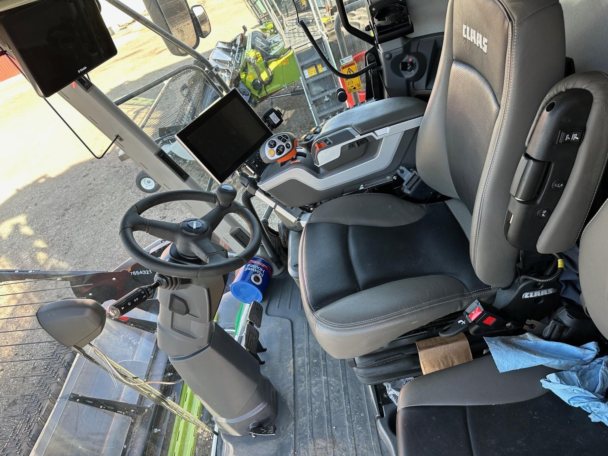 2022 Claas LEXION 8700 Combine