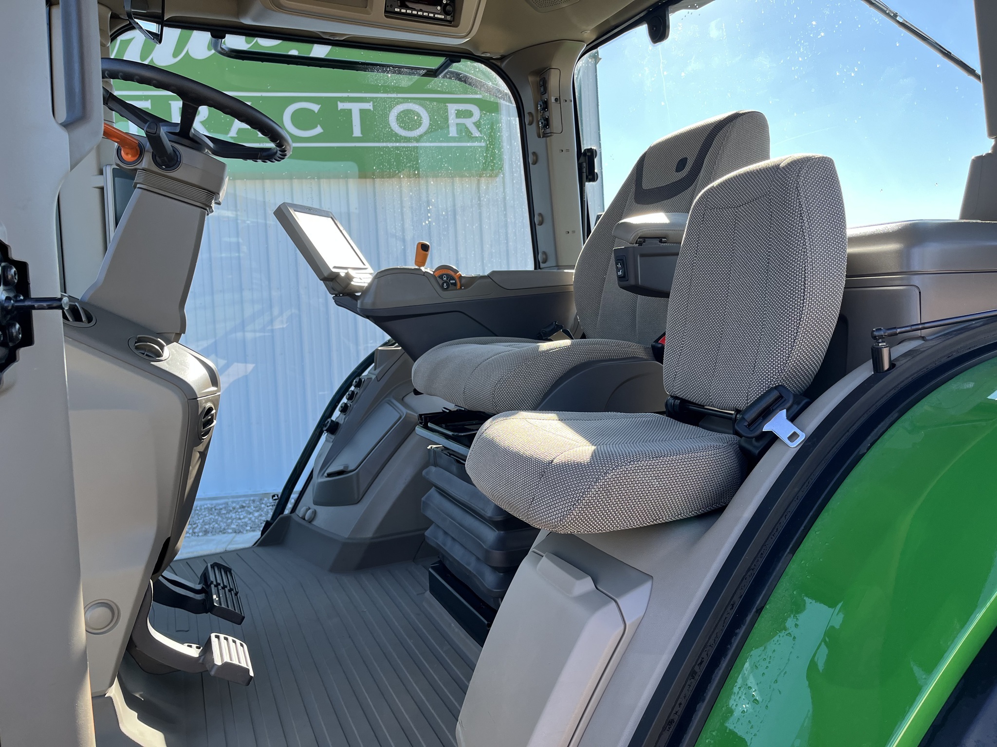 2023 John Deere 8R 280 Tractor