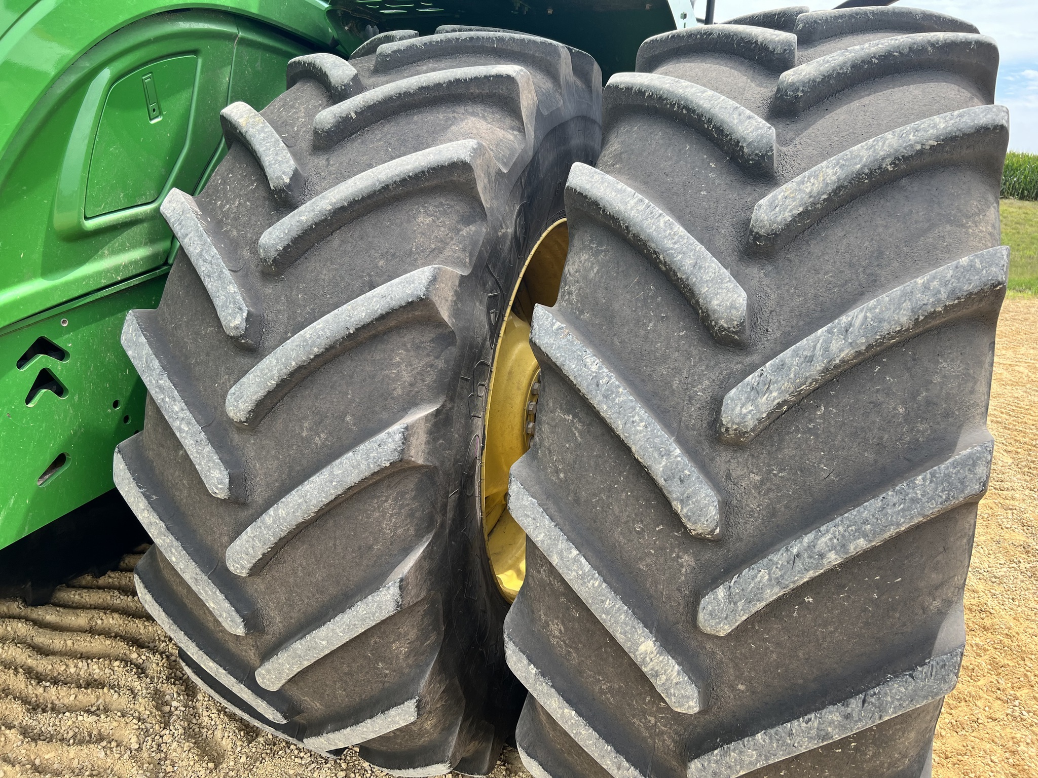 2021 John Deere 9520R Tractor