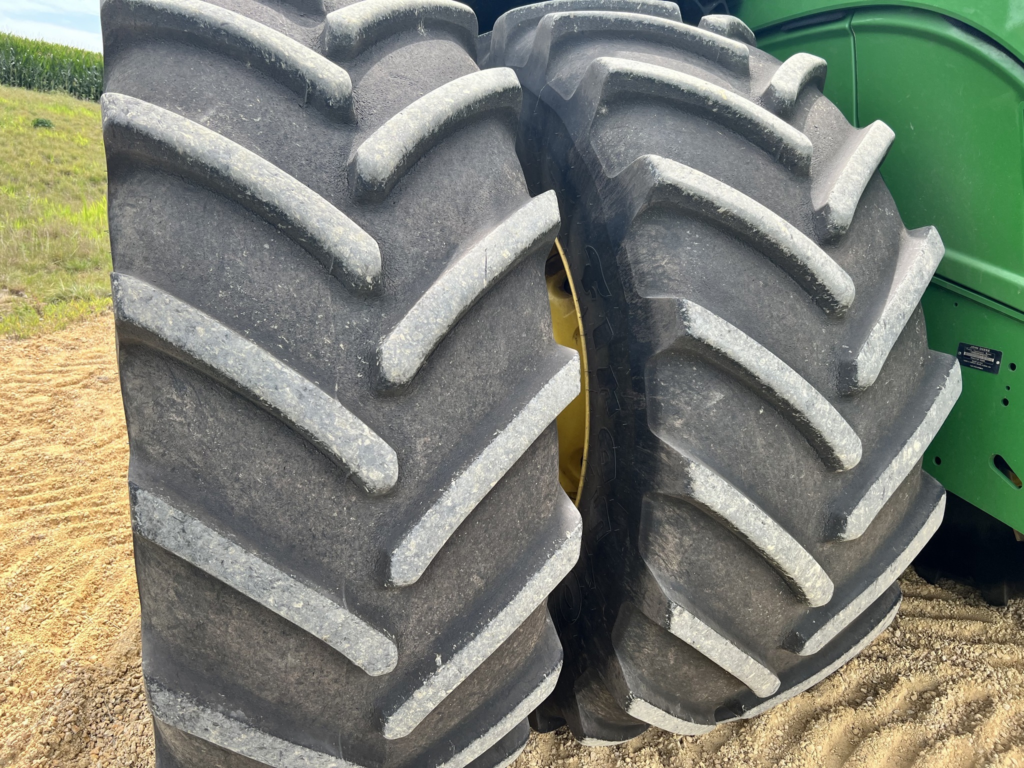 2021 John Deere 9520R Tractor