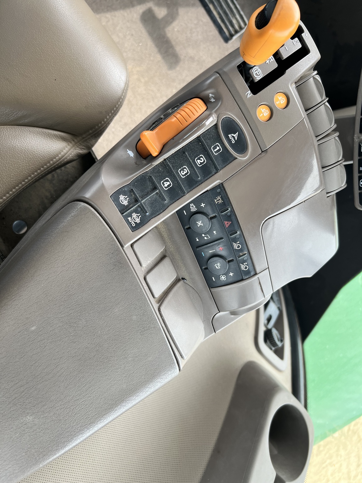 2021 John Deere 9520R Tractor