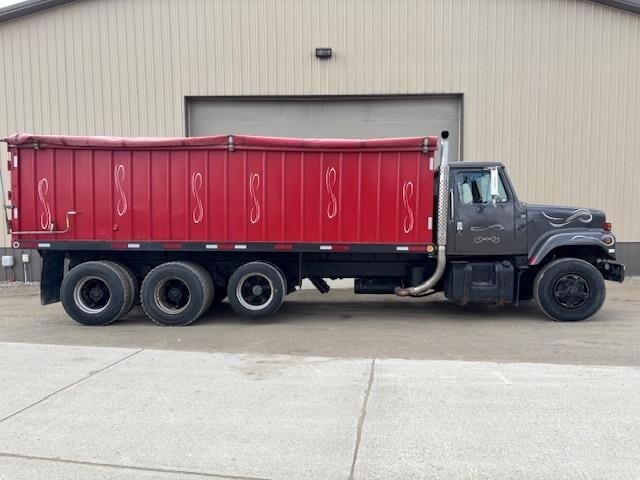 1982 International G2575 Semi Trucks/Trailer