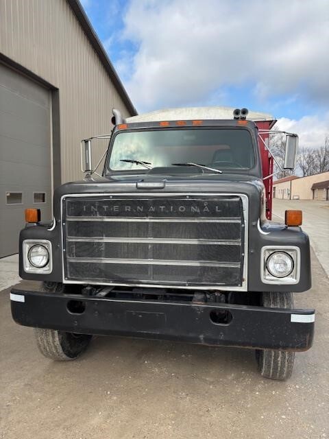 1982 International G2575 Semi Trucks/Trailer