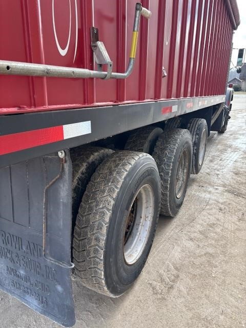 1982 International G2575 Semi Trucks/Trailer