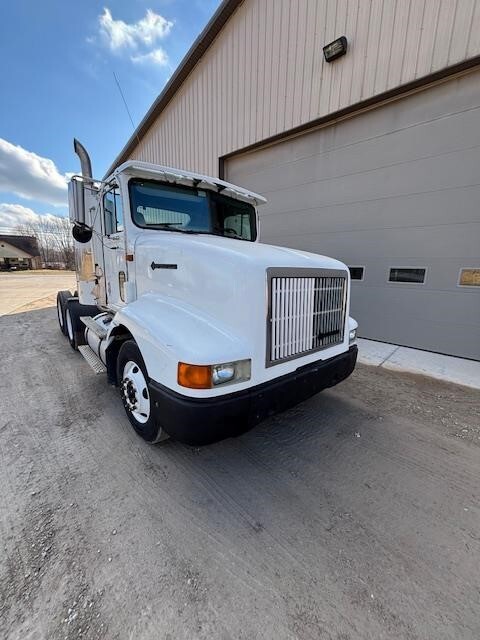 1995 International 9200 Semi Trucks/Trailer