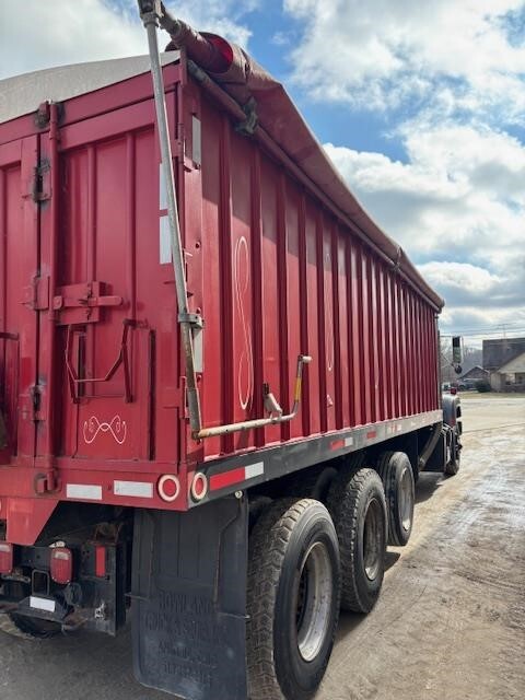 1982 International G2575 Semi Trucks/Trailer