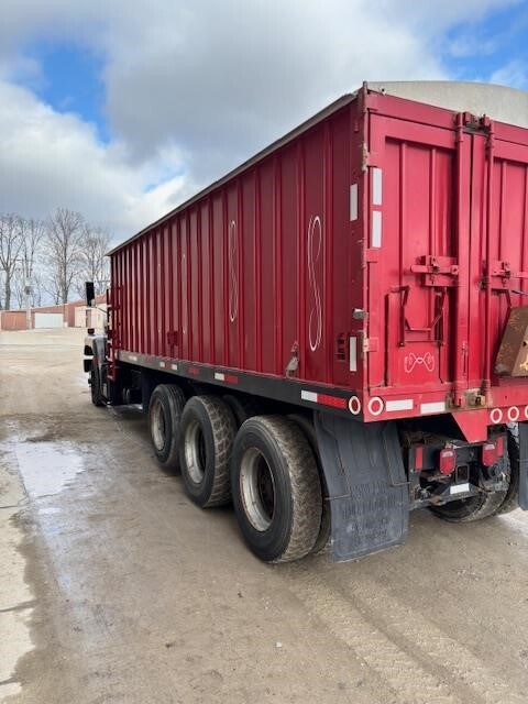 1982 International G2575 Semi Trucks/Trailer