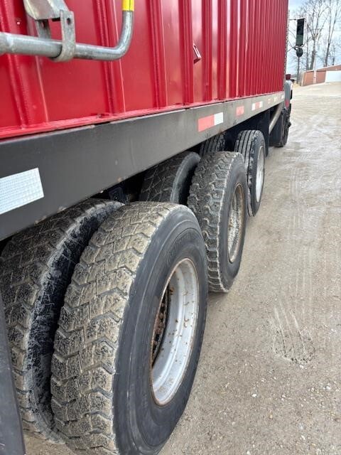 1982 International G2575 Semi Trucks/Trailer