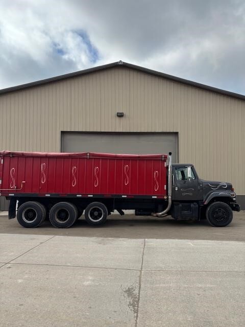 1982 International G2575 Semi Trucks/Trailer
