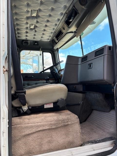 1995 International 9200 Semi Trucks/Trailer