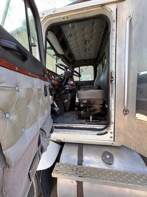 1995 International 9200 Semi Trucks/Trailer