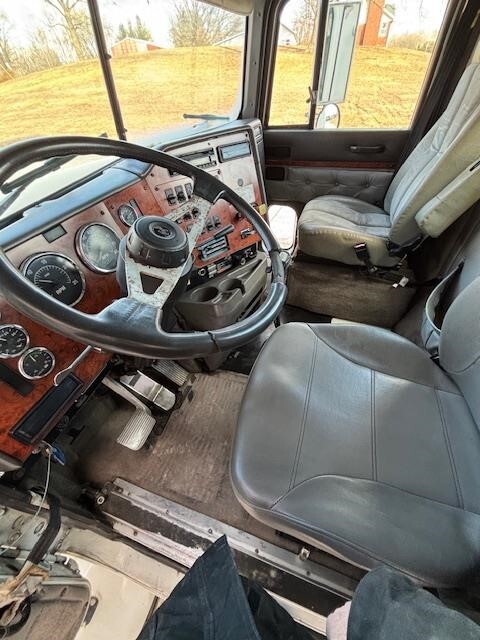 1995 International 9200 Semi Trucks/Trailer