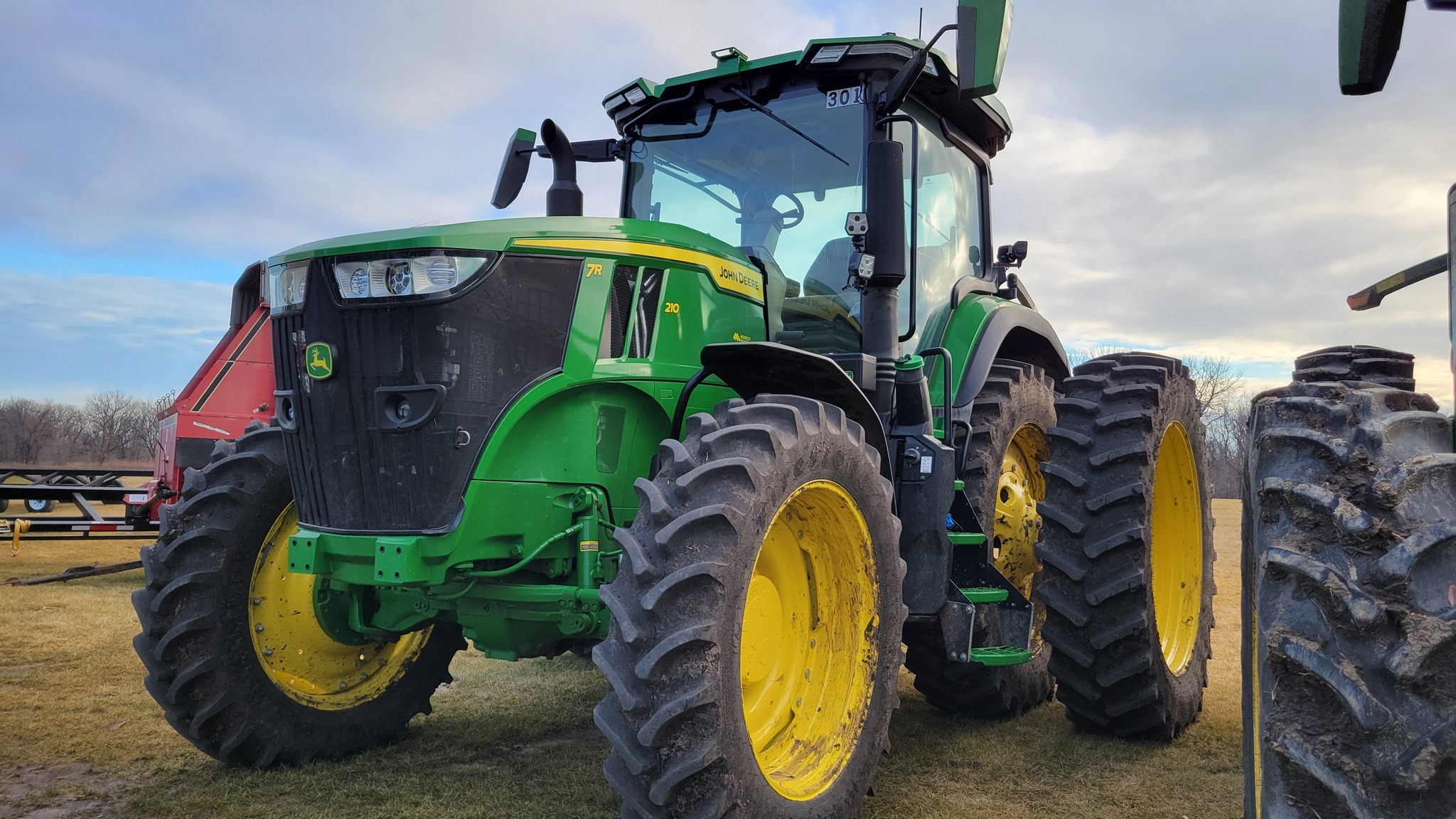 2023 John Deere 7R 210 Tractor