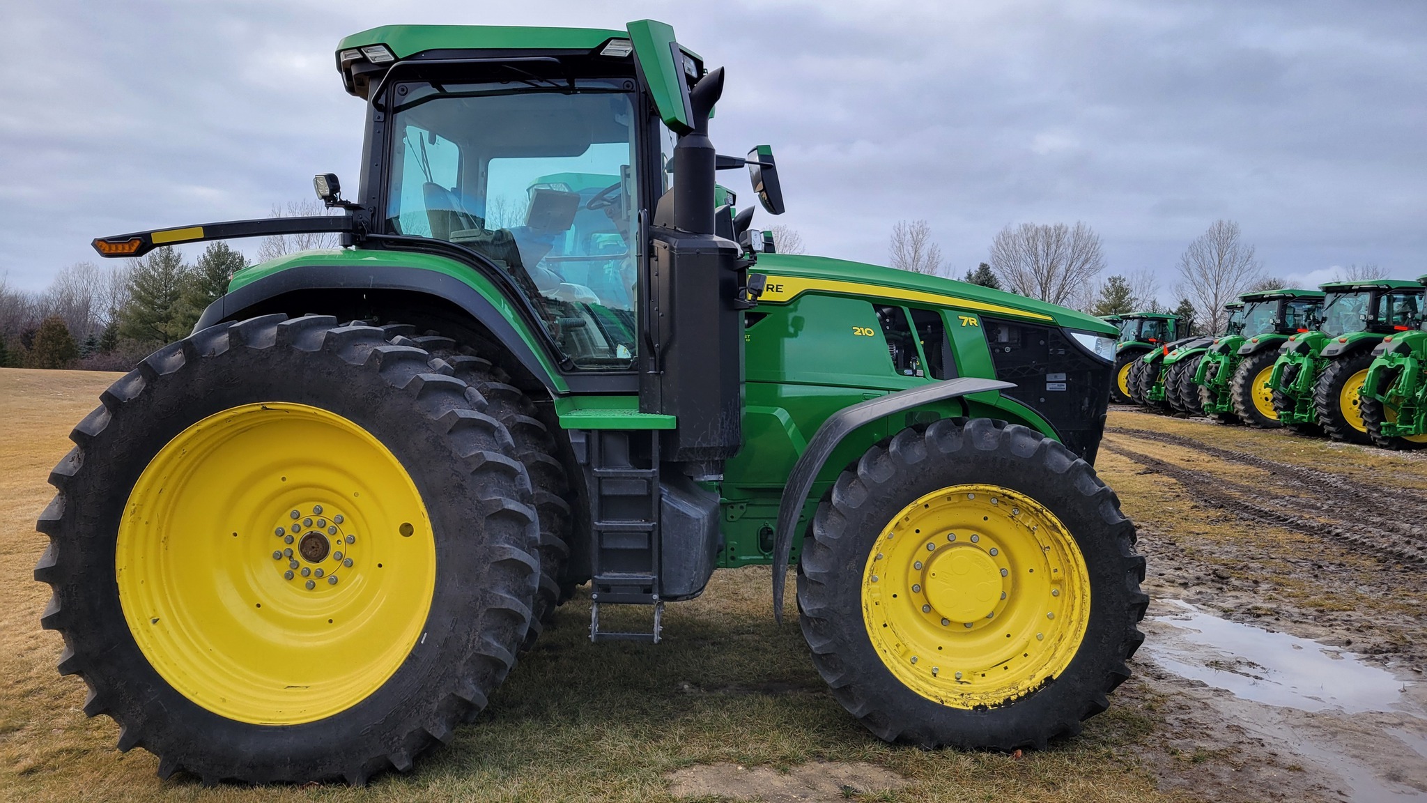 2023 John Deere 7R 210 Tractor