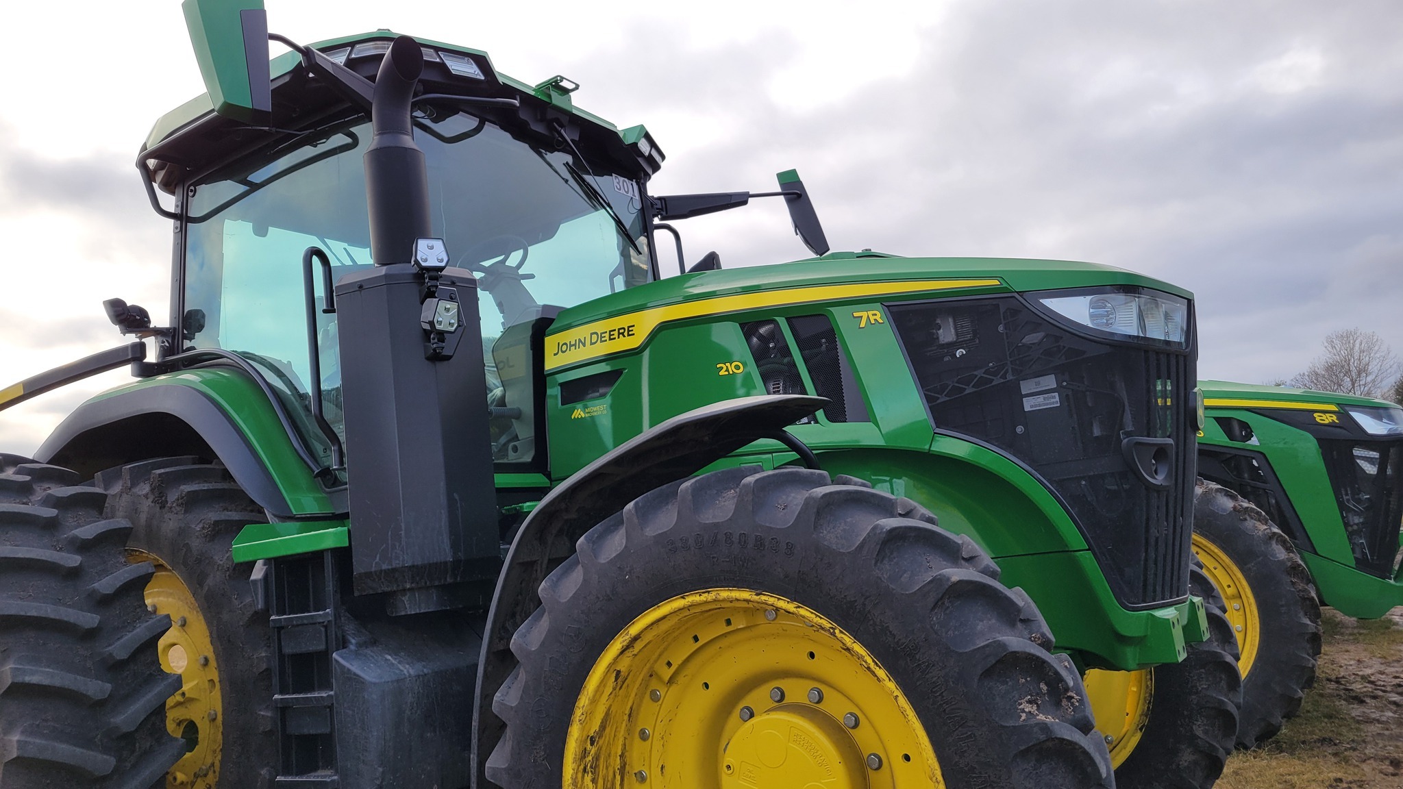 2023 John Deere 7R 210 Tractor