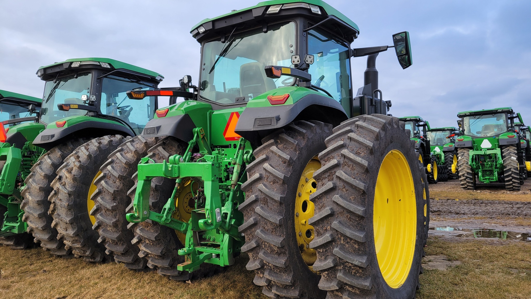 2023 John Deere 7R 210 Tractor
