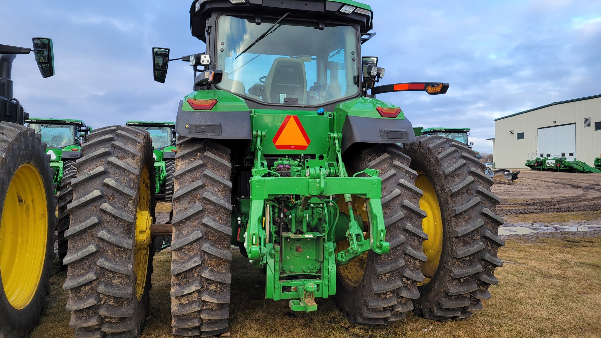 2023 John Deere 7R 210 Tractor
