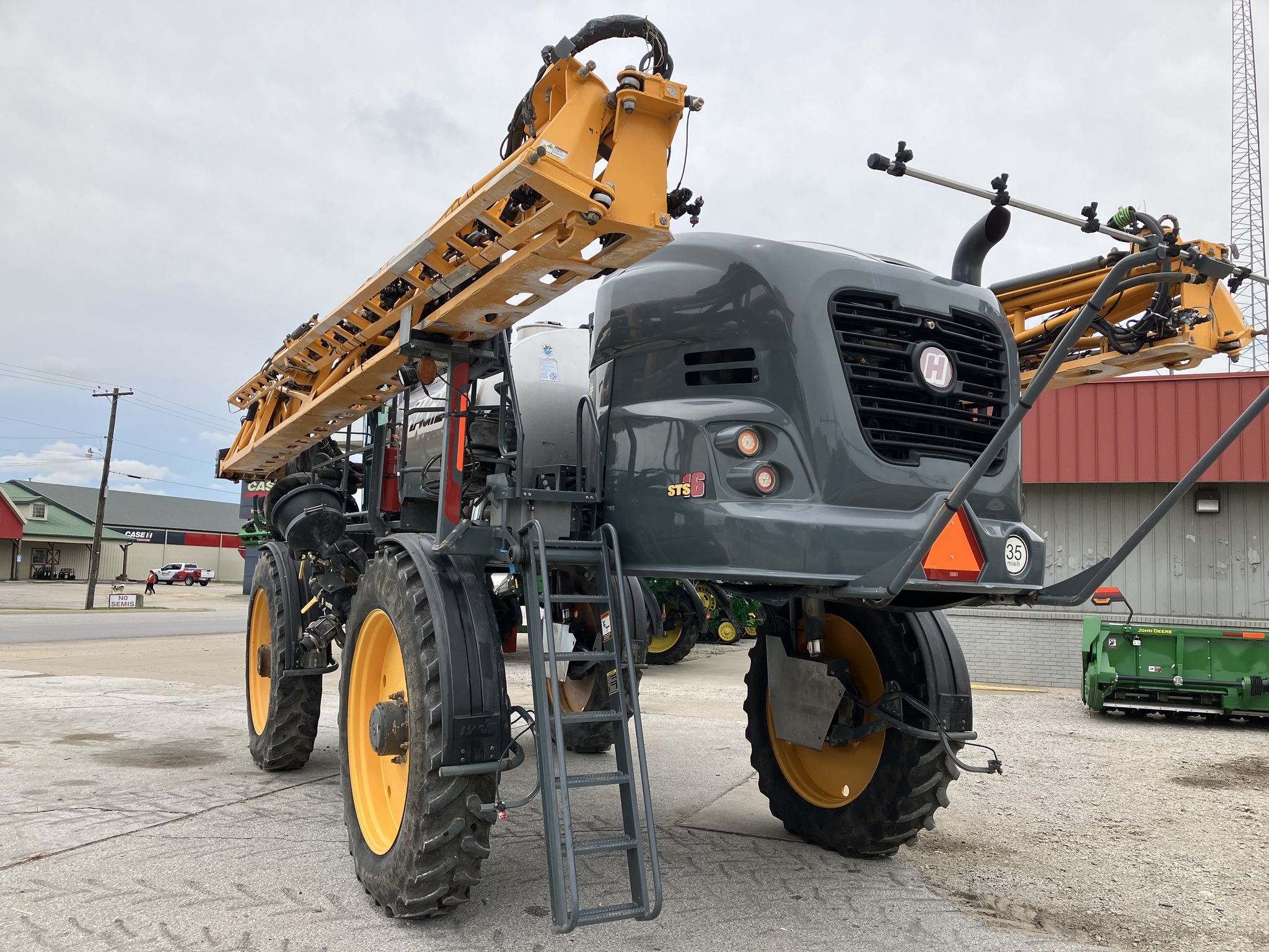 2017 Hagie STS16 Self-Propelled Sprayer