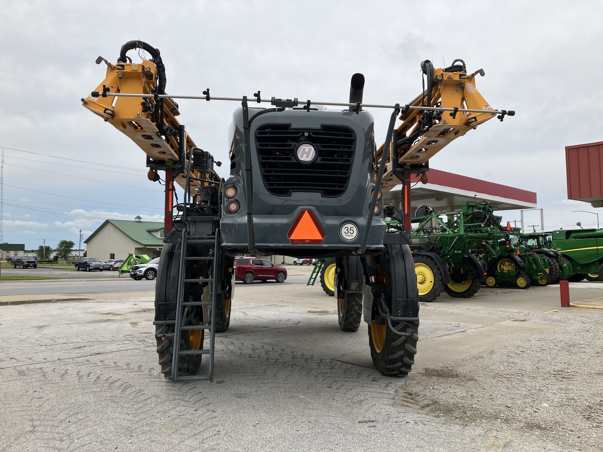 2017 Hagie STS16 Self-Propelled Sprayer