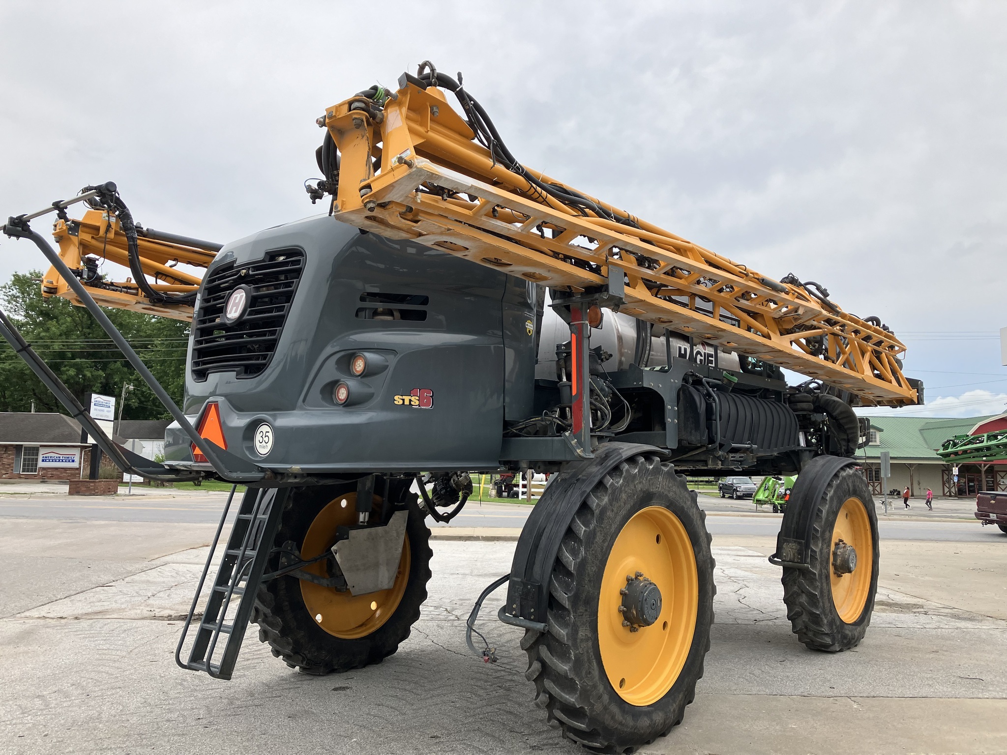 2017 Hagie STS16 Self-Propelled Sprayer
