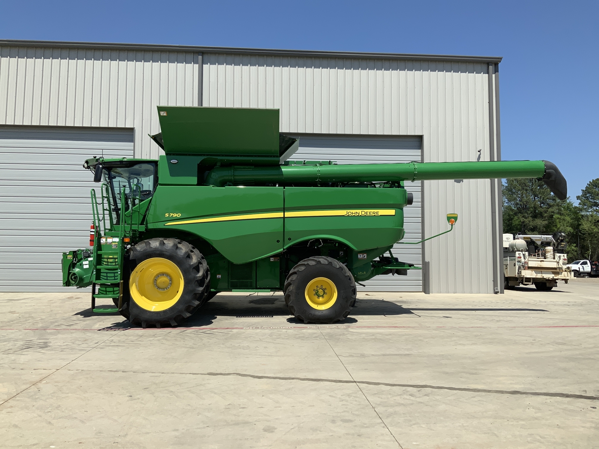 2023 John Deere S790 Combine