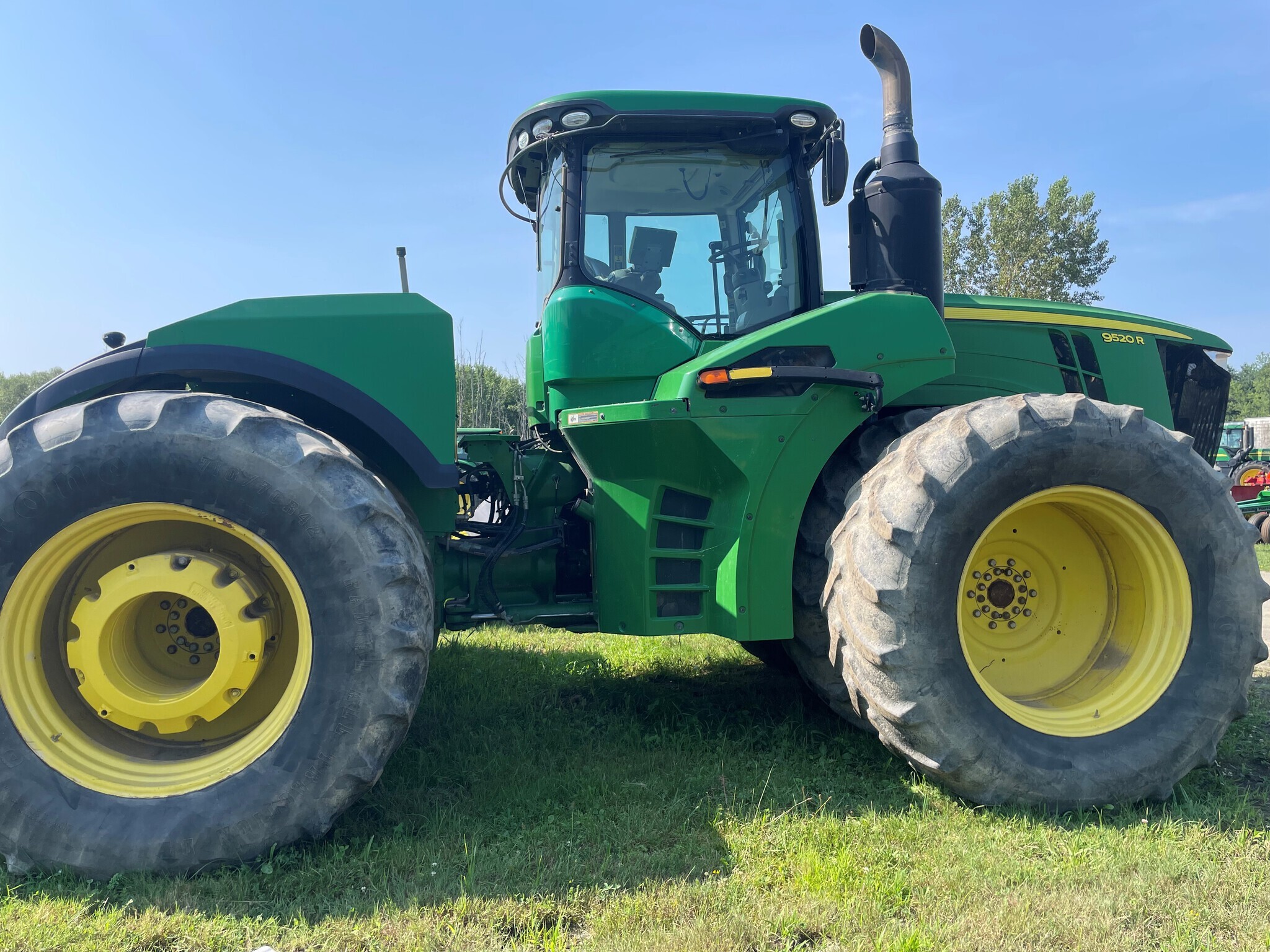 2015 John Deere 9520R Tractor