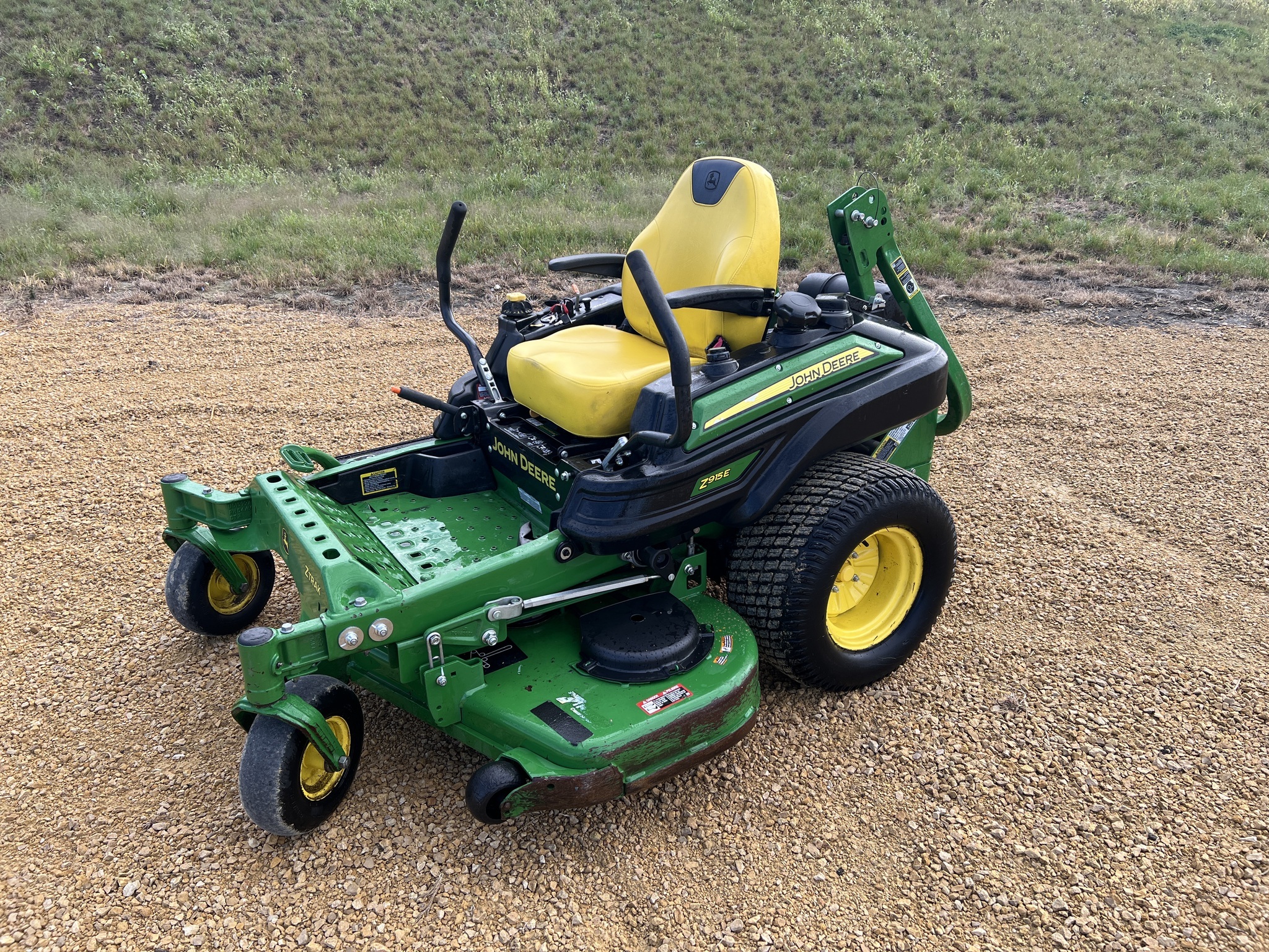 2020 John Deere Z915E Lawn Mower