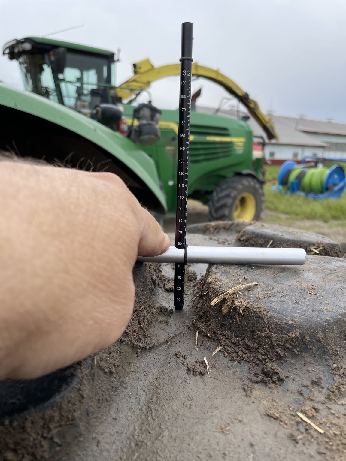 2012 John Deere 9560R Tractor