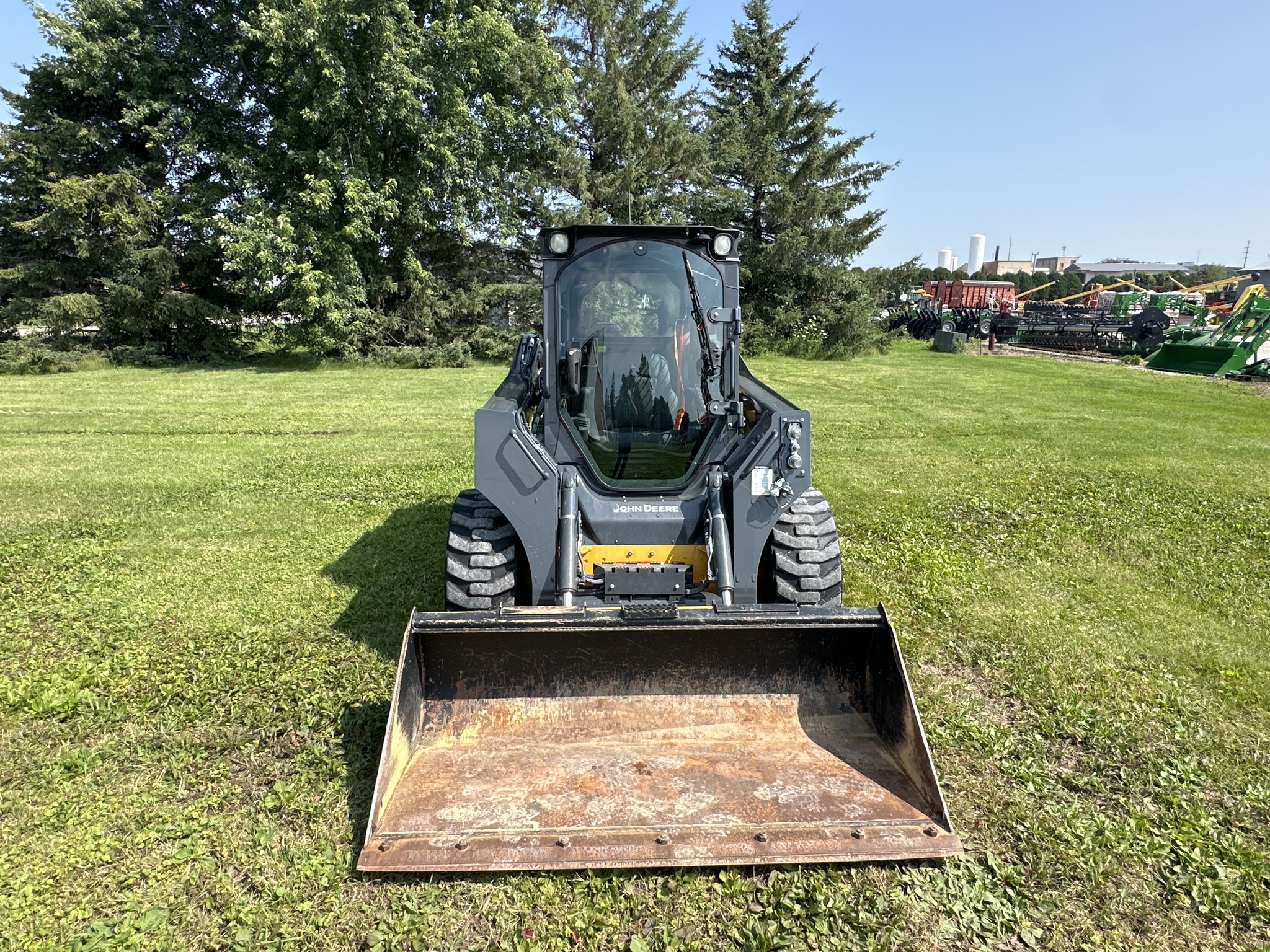 2022 Deere 320G Skid Steer