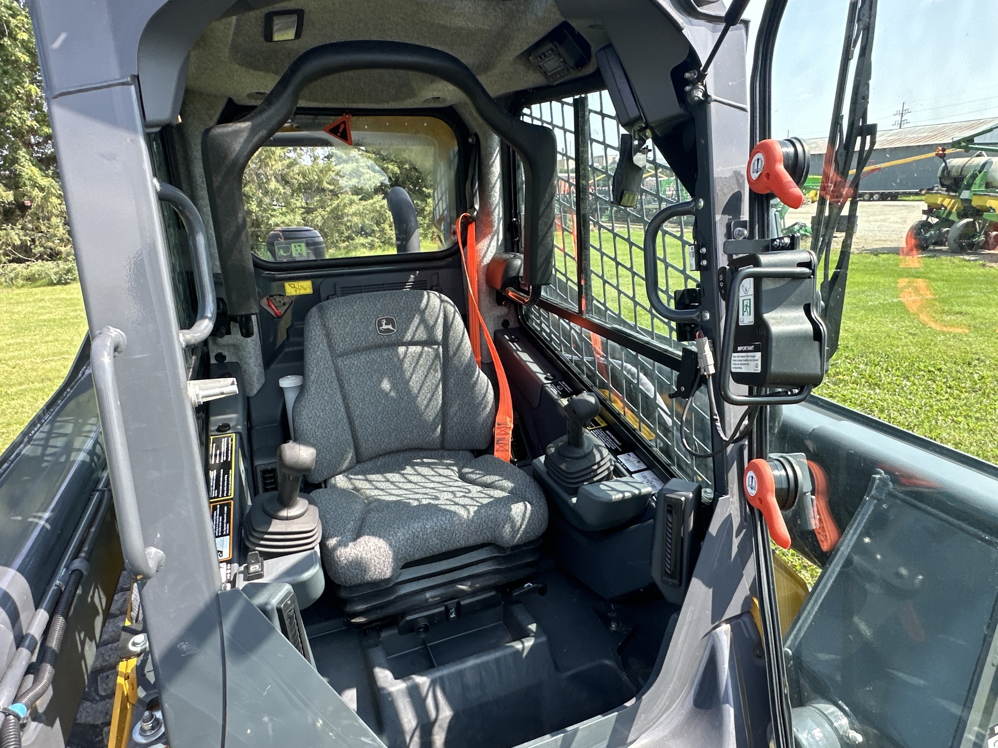 2022 Deere 320G Skid Steer