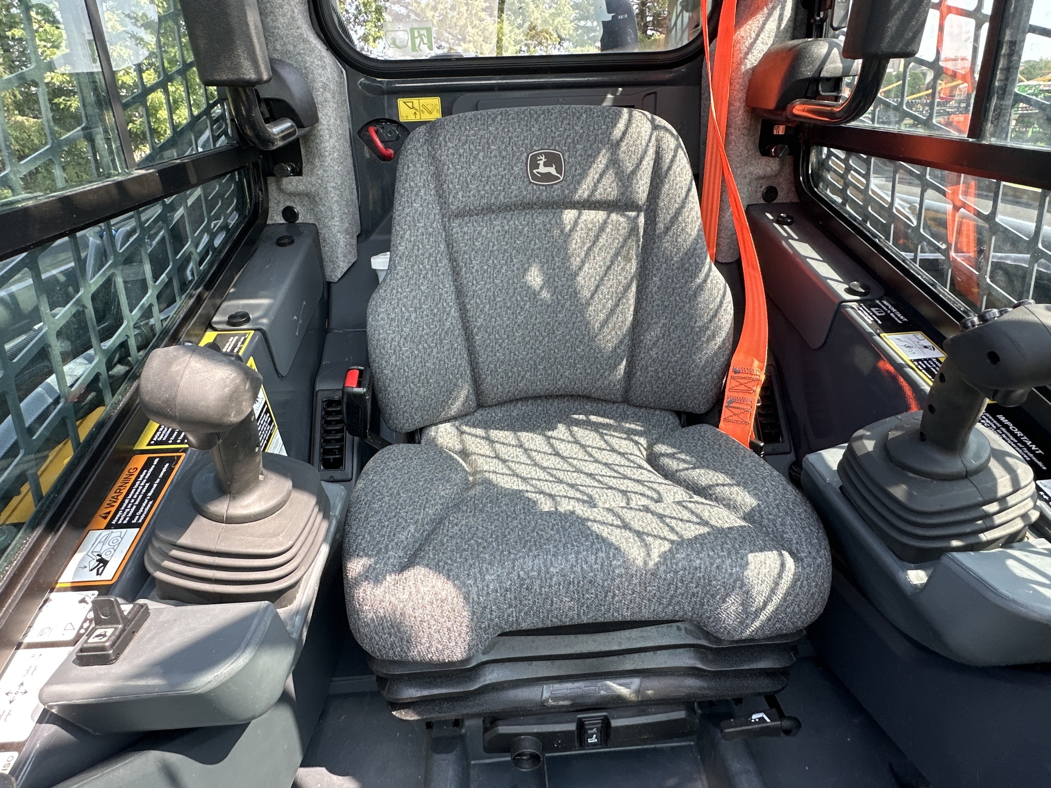 2022 Deere 320G Skid Steer