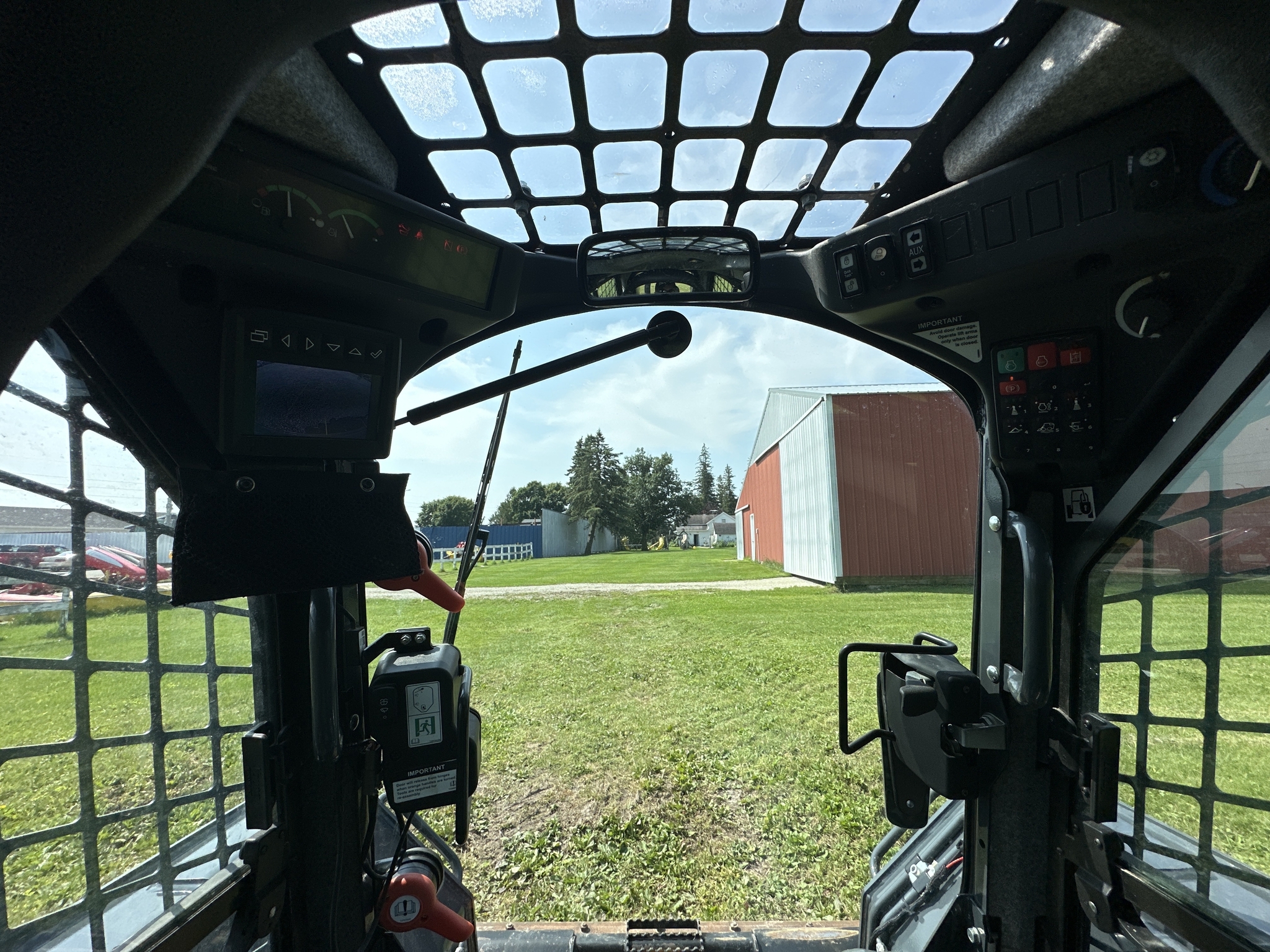 2022 Deere 320G Skid Steer
